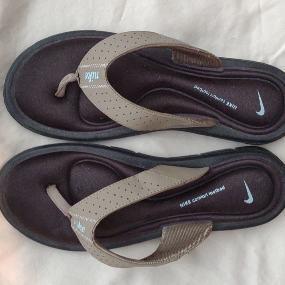 Nike Ultra Comfort Thongs.   They are new brown thongs in size 9